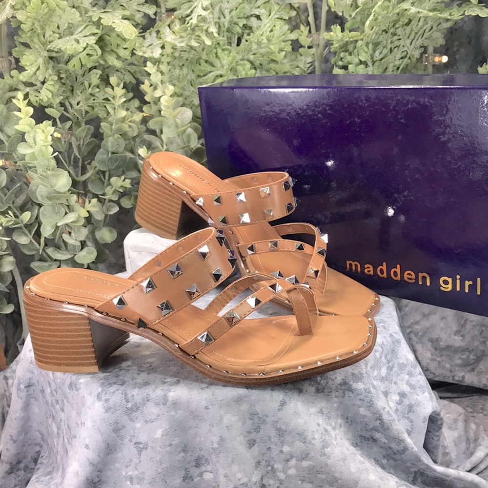 Madden Girl Ridleyy Tan Silver Stud Banded 2.25” Heel Sandals WMS 7.5 ☀️NIB☀️